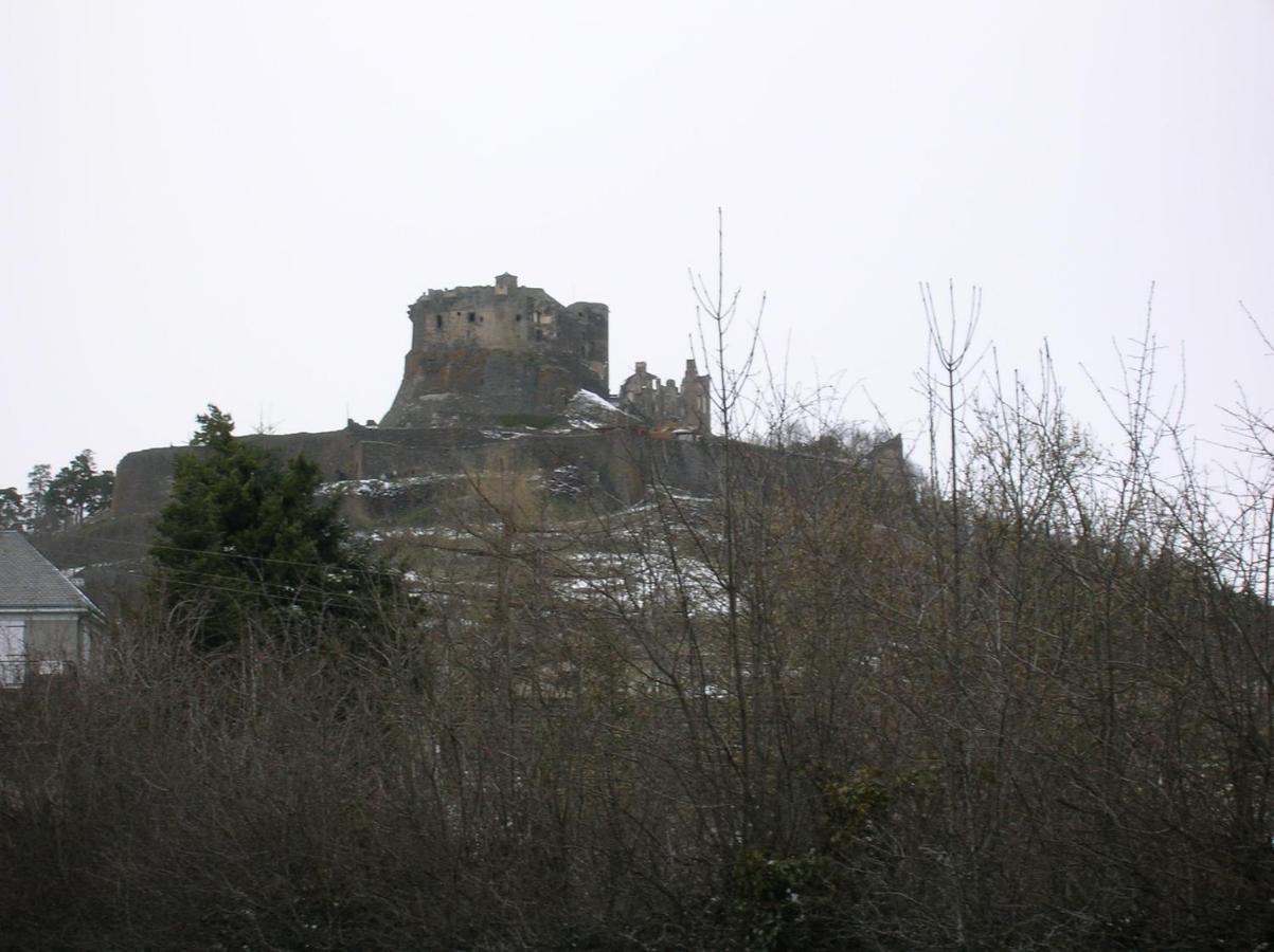 Bed and Breakfast La Cle Des Champs Murol Exterior foto